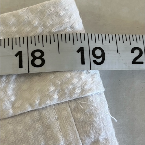Women's SOUTHERN TIDE White Seersucker shorts size 14 in excellent shape - Picture 9 of 11